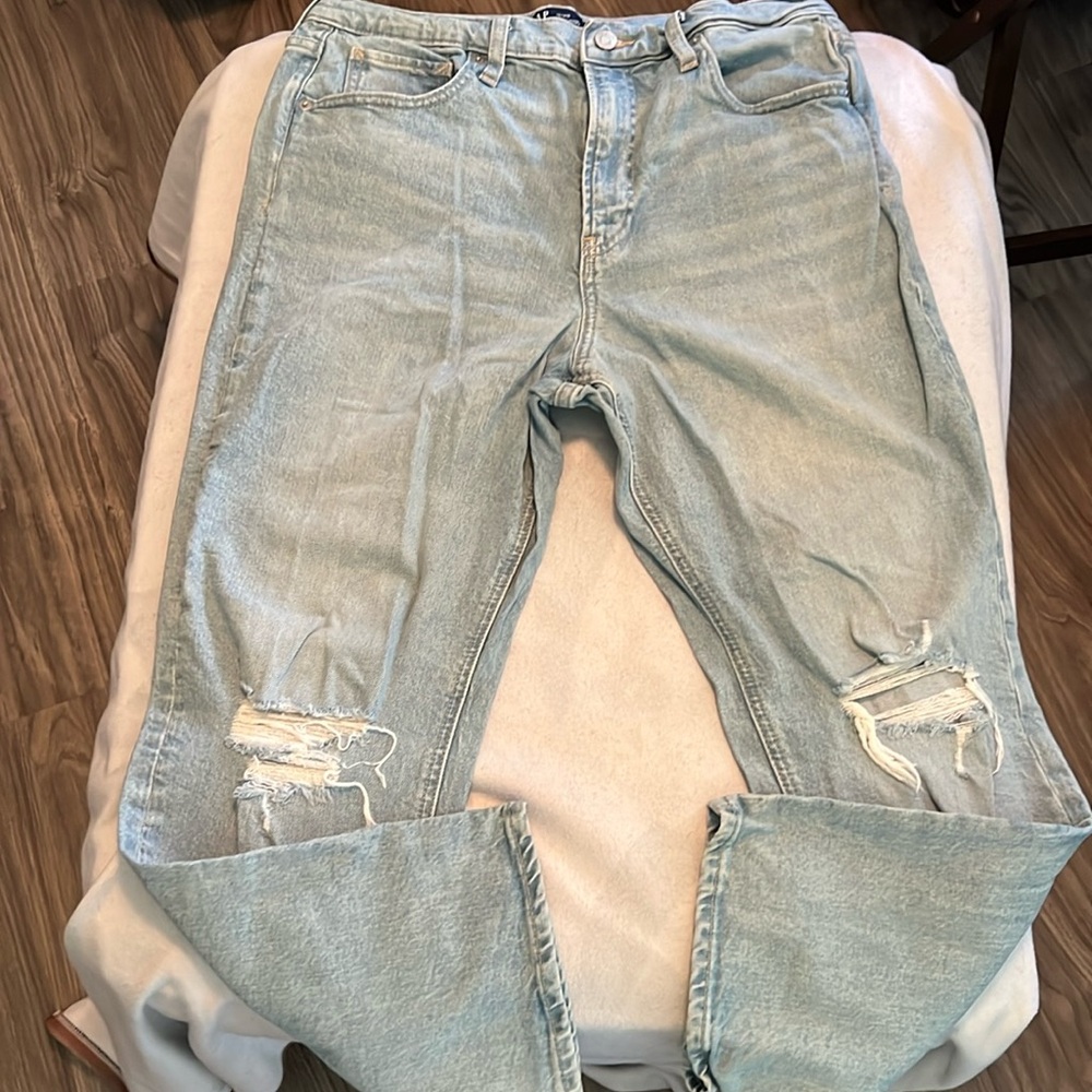 GAP women’s high rise/straight leg. 12/short length.